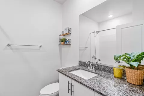 Bath - 35111 Cooper Pl, Fallbrook, CA 92028 photo 1 of 4