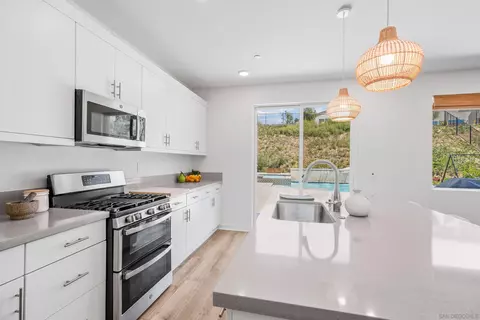 Kitchen - 35111 Cooper Pl, Fallbrook, CA 92028 photo 2 of 5