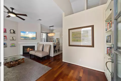 6755 Tyrian St, La Jolla, CA 92037 photo 9