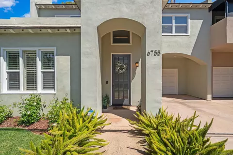 6755 Tyrian St, La Jolla, CA 92037 photo 2