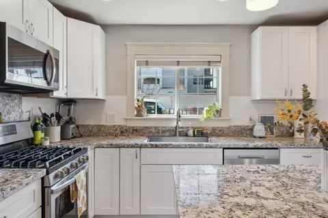 Kitchen - 402 N Nevada St, Oceanside, CA 92054 photo 6 of 10