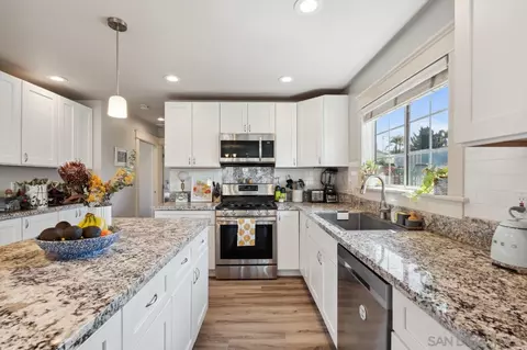 Kitchen - 402 N Nevada St, Oceanside, CA 92054 photo 9 of 10