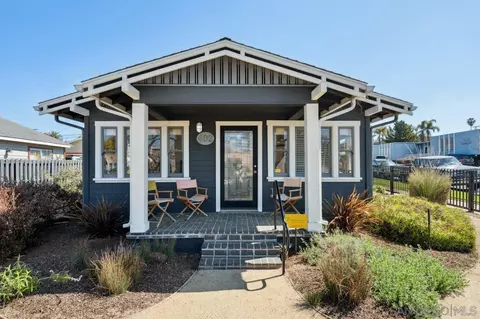 Exterior - 402 N Nevada St, Oceanside, CA 92054 photo 2 of 13