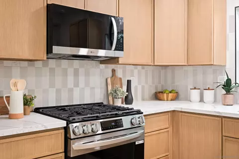 Kitchen - 557 Sunset Dr, Vista, CA 92081 photo 3 of 3