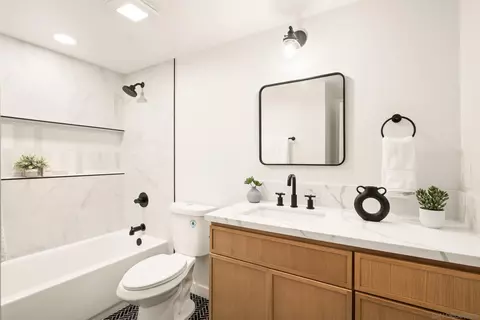 Bath - 557 Sunset Dr, Vista, CA 92081 photo 1 of 3