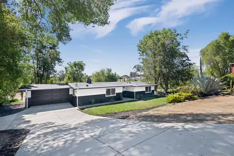Exterior - 557 Sunset Dr, Vista, CA 92081 photo 4 of 9