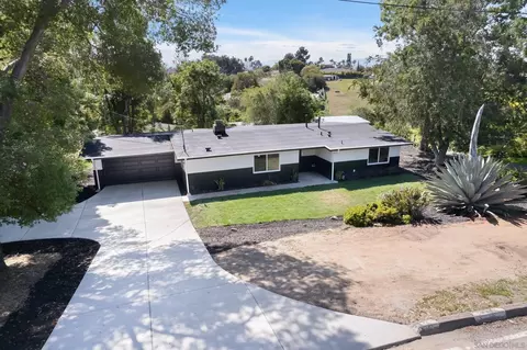 Exterior - 557 Sunset Dr, Vista, CA 92081 photo 2 of 9
