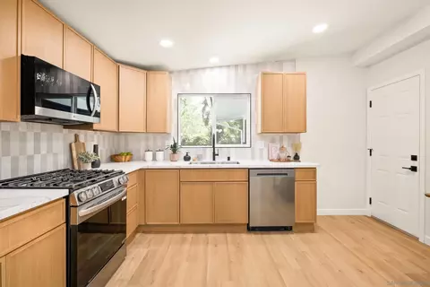 Kitchen - 557 Sunset Dr, Vista, CA 92081 photo 2 of 3