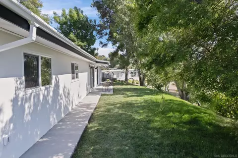 Exterior - 557 Sunset Dr, Vista, CA 92081 photo 7 of 9
