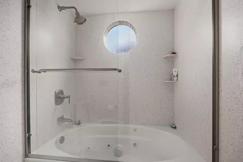 Bath - 1046 America Way, Del Mar, CA 92014 photo 1 of 1