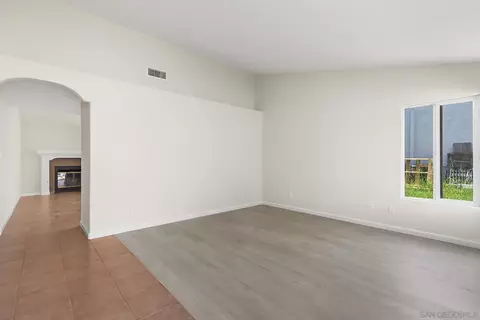 325 Cheyenne Ln, Escondido, CA 92026 photo 4