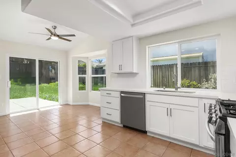 325 Cheyenne Ln, Escondido, CA 92026