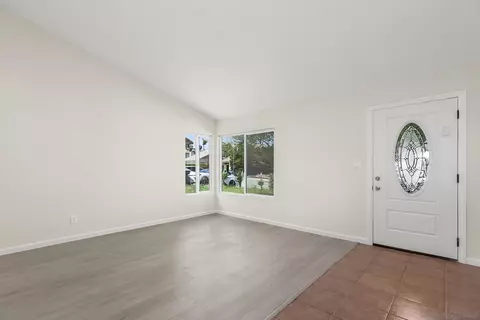325 Cheyenne Ln, Escondido, CA 92026 photo 3