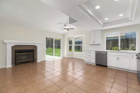 325 Cheyenne Ln, Escondido, CA 92026 photo 5