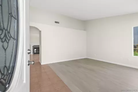 325 Cheyenne Ln, Escondido, CA 92026 photo 2