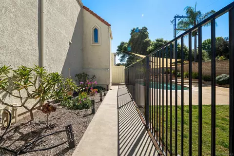 Exterior - 1996 Villa Del Dios Gln, Escondido, CA 92029 photo 9 of 10