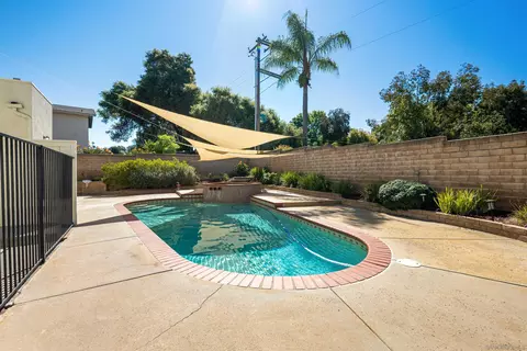Exterior - 1996 Villa Del Dios Gln, Escondido, CA 92029 photo 6 of 10