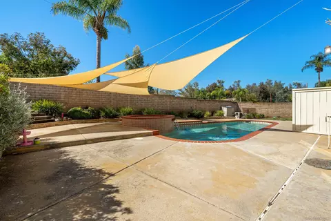 Exterior - 1996 Villa Del Dios Gln, Escondido, CA 92029 photo 5 of 10