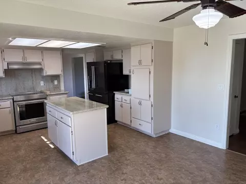 Kitchen - 6702 Rainbow Hts Rd, Rainbow, CA 92028 photo 4 of 7