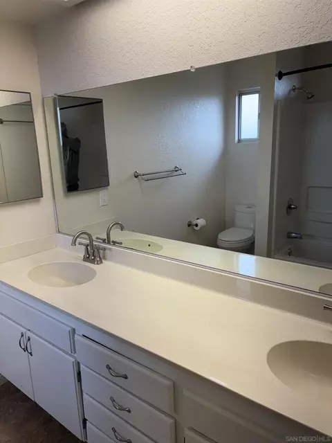 Bath - 6702 Rainbow Hts Rd, Rainbow, CA 92028 photo 2 of 2