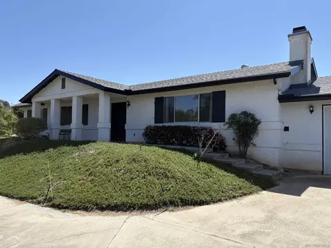 6702 Rainbow Hts Rd, Rainbow, CA 92028