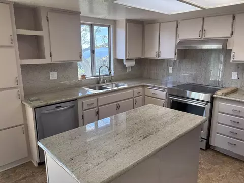 Kitchen - 6702 Rainbow Hts Rd, Rainbow, CA 92028 photo 7 of 7