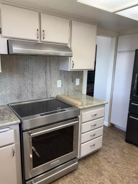 Kitchen - 6702 Rainbow Hts Rd, Rainbow, CA 92028 photo 5 of 7