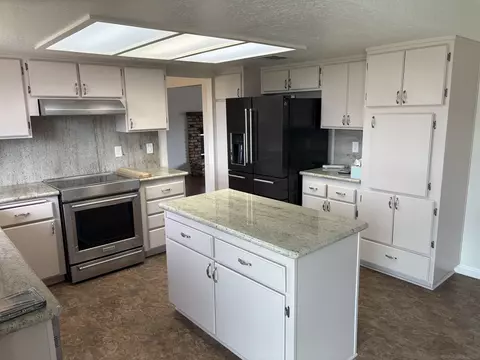 Kitchen - 6702 Rainbow Hts Rd, Rainbow, CA 92028 photo 1 of 7