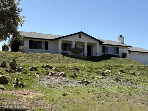 Exterior - 6702 Rainbow Hts Rd, Rainbow, CA 92028 photo 4 of 14
