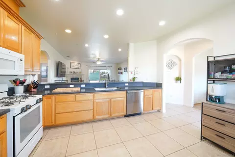 Kitchen - 917 Passion Pl, Ramona, CA 92065 photo 2 of 3