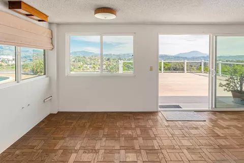Living - 1672 Via Elisa, El Cajon, CA 92021 photo 3 of 10