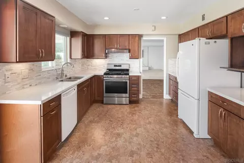 Kitchen - 1672 Via Elisa, El Cajon, CA 92021 photo 5 of 6