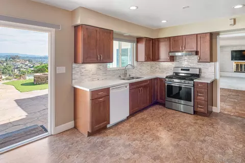 Kitchen - 1672 Via Elisa, El Cajon, CA 92021 photo 4 of 6
