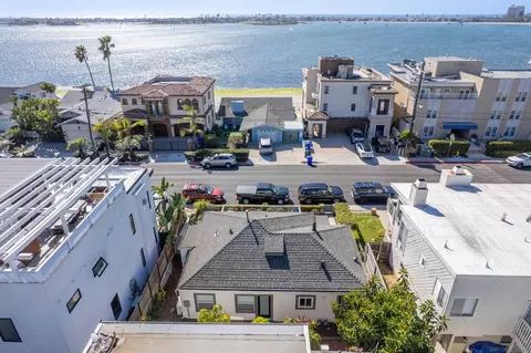 3721-25 Riviera Dr, San Diego, CA 92109