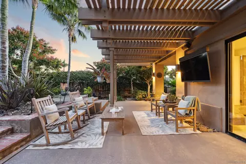 Exterior - 2427 Dresden Pl, La Jolla, CA 92037 photo 9 of 19