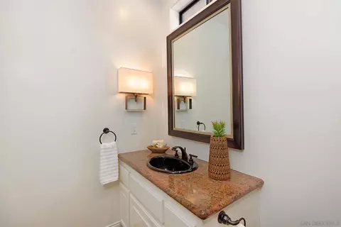 Bath - 2427 Dresden Pl, La Jolla, CA 92037 photo 5 of 5