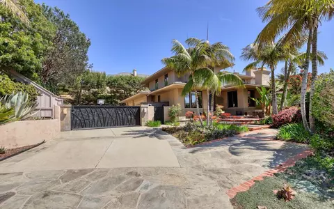 Exterior - 2427 Dresden Pl, La Jolla, CA 92037 photo 18 of 19