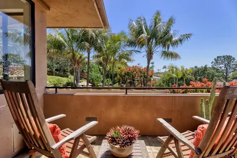 Exterior - 2427 Dresden Pl, La Jolla, CA 92037 photo 3 of 19