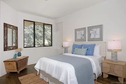 Bedroom - 2427 Dresden Pl, La Jolla, CA 92037 photo 3 of 5