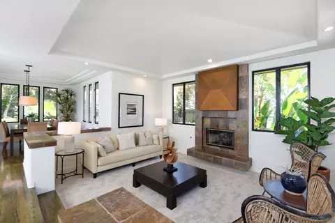 Living - 2427 Dresden Pl, La Jolla, CA 92037 photo 1 of 4