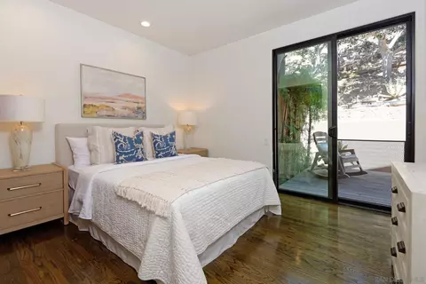 Bedroom - 2427 Dresden Pl, La Jolla, CA 92037 photo 5 of 5