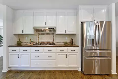 Kitchen - 2427 Dresden Pl, La Jolla, CA 92037 photo 4 of 7