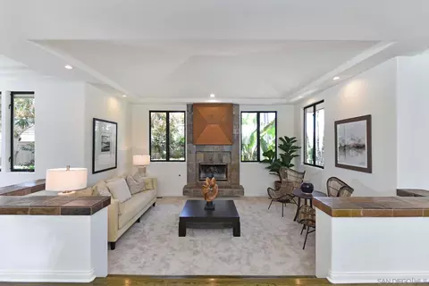 Living - 2427 Dresden Pl, La Jolla, CA 92037 photo 2 of 4