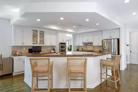 Kitchen - 2427 Dresden Pl, La Jolla, CA 92037 photo 3 of 7