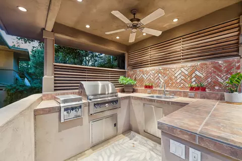 Kitchen - 2427 Dresden Pl, La Jolla, CA 92037 photo 7 of 7