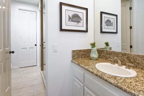 Bath - 2427 Dresden Pl, La Jolla, CA 92037 photo 3 of 5
