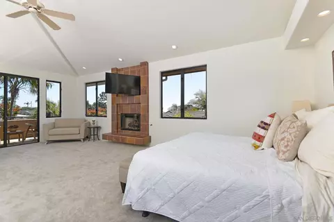 Bedroom - 2427 Dresden Pl, La Jolla, CA 92037 photo 1 of 5