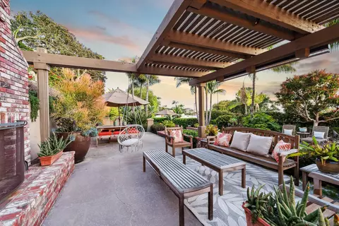 Exterior - 2427 Dresden Pl, La Jolla, CA 92037 photo 6 of 19