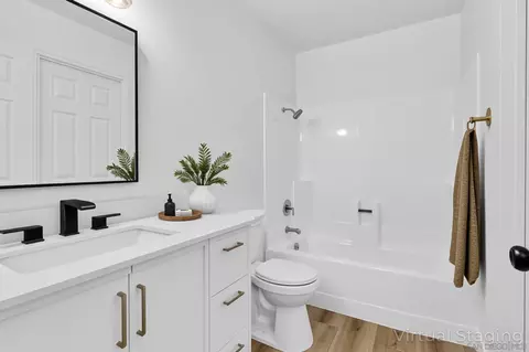 Bath - 4195 Tiberon Dr, Oceanside, CA 92056 photo 2 of 3