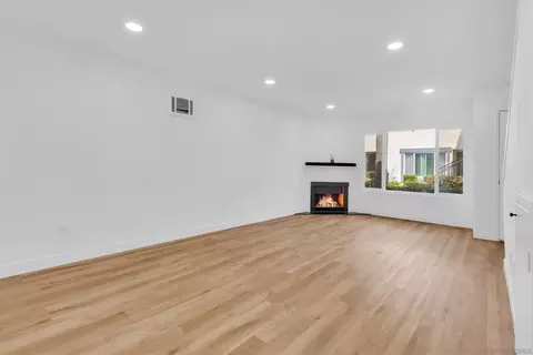 Living - 4195 Tiberon Dr, Oceanside, CA 92056 photo 2 of 3